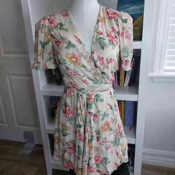 Reformation Cream Floral Wrap Dress size XS NWOT - Picture 5 of 15